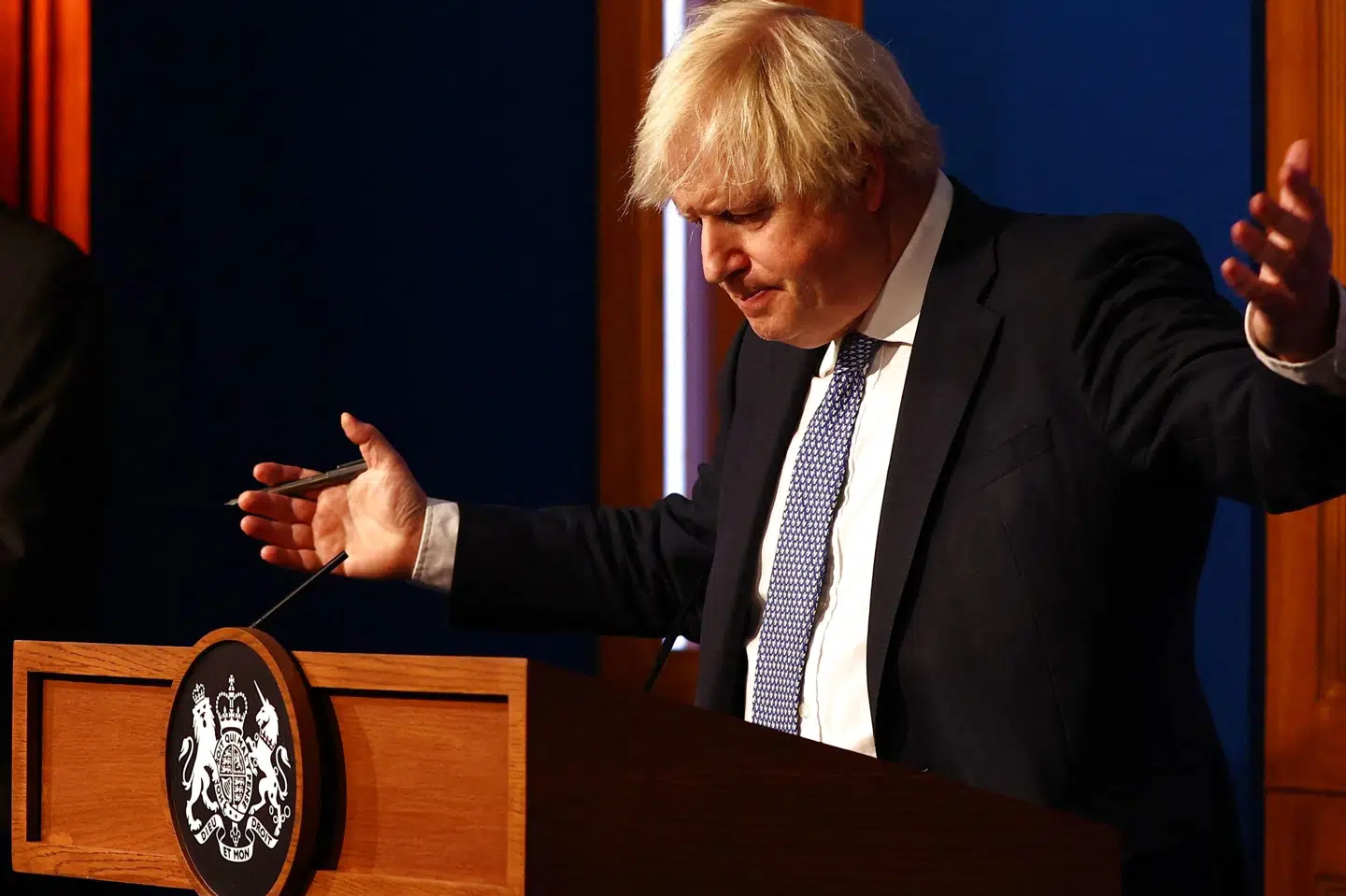 Den britiske premierminister, Boris Johnson, har udløst udbredt vrede - også i dele af sit eget konservative parti - ved at aktivere en såkaldt plan B med skærpede coronaregler over for Omikron-varianten. Adrian Dennis/Ritzau Scanpix