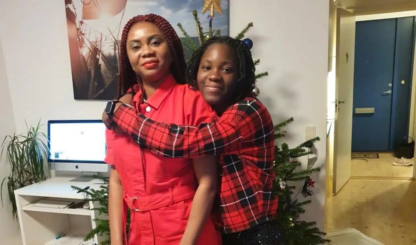 Stacy sammen med sin mor, Rosalie, juleaften.