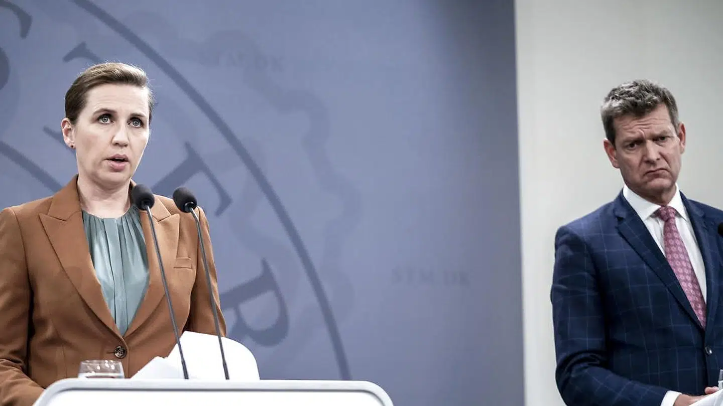 Statsminister Mette Frederiksen (S) og direktør i Sundhedsstyrelsen Søren Brostrøm under pressemøde om coronasituationen i Spejlsalen i Statsministeriet