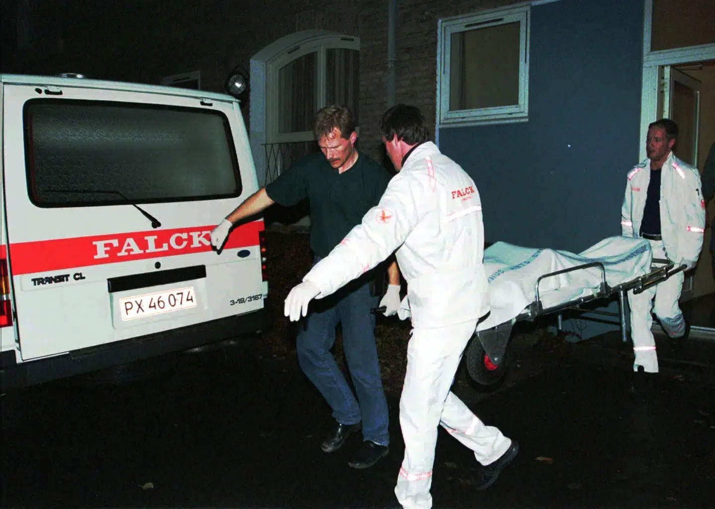 Her bliver liget af den 52-åriges første ekskæreste kørt væk, efter at den 20-årige kvinde, Kristina Hansen, i november 1995 blev dræbt med 18 knivstik i sin lejlighed i Odder.