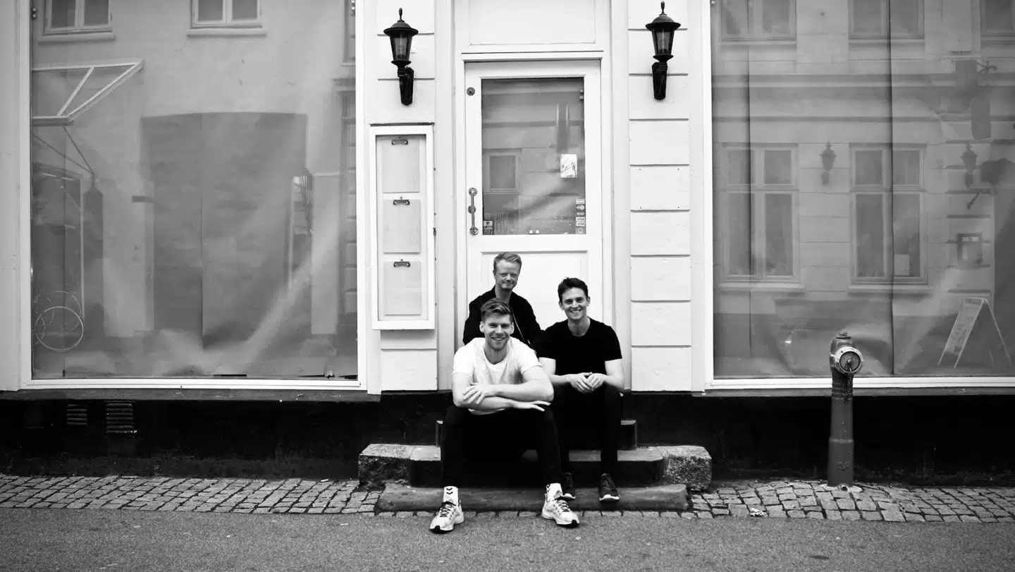 De tre unge mænd bag SyvNi13 og nu Elle Belle. Fra venstre Kalle Jensen i bunden, Frederik Hejberg i midten og Asbjørn Kyed til højre.
