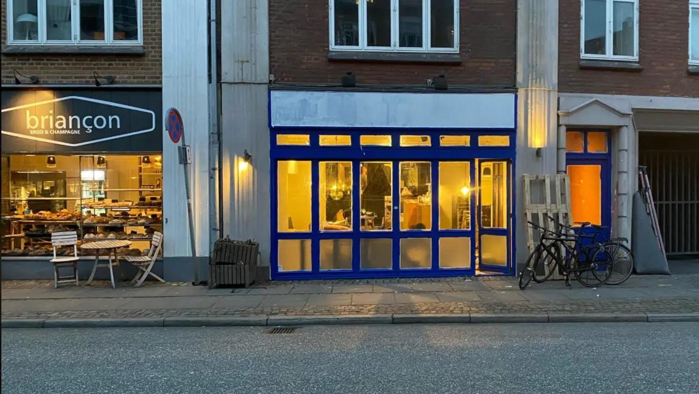 De er ved at lægge hånd på de sidste detaljer bag den nymalene blå facade, inden de slår dørene op til en »stresstest« af Elle Belle i næste uge.