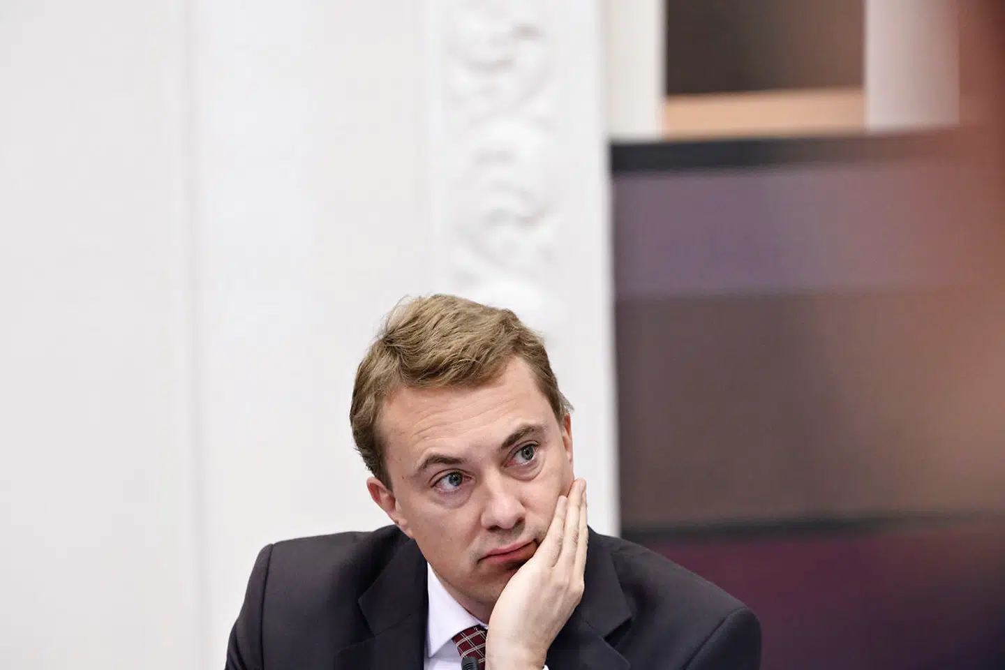 Morten Messerschmidt (DF), da statsminister Mette Frederiksen (S) og justitsminister Nick Hækkerup (S) er i åbent samråd om retningslinjer for opbevaring af e-mails og sms-beskeder, i landstingssalen på Christiansborg i København tirsdag den 7. december 2021.. (Foto: Philip Davali/Ritzau Scanpix)