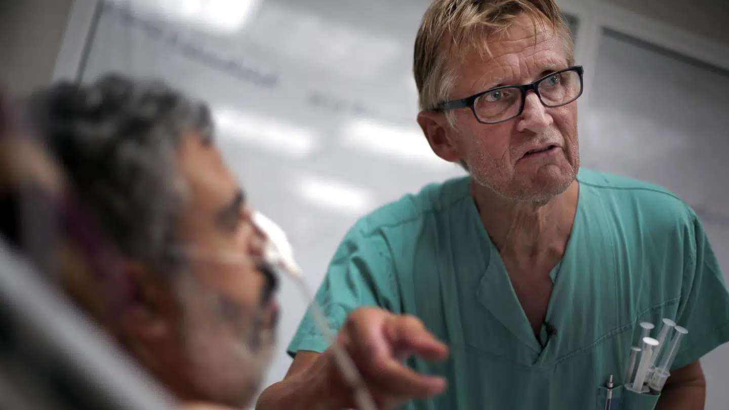 Overlæge Mads Gilbert mener, at den norske regerings coronatiltag er uforståelige. (Arkivfoto) Khalil Hamra/Ritzau Scanpix