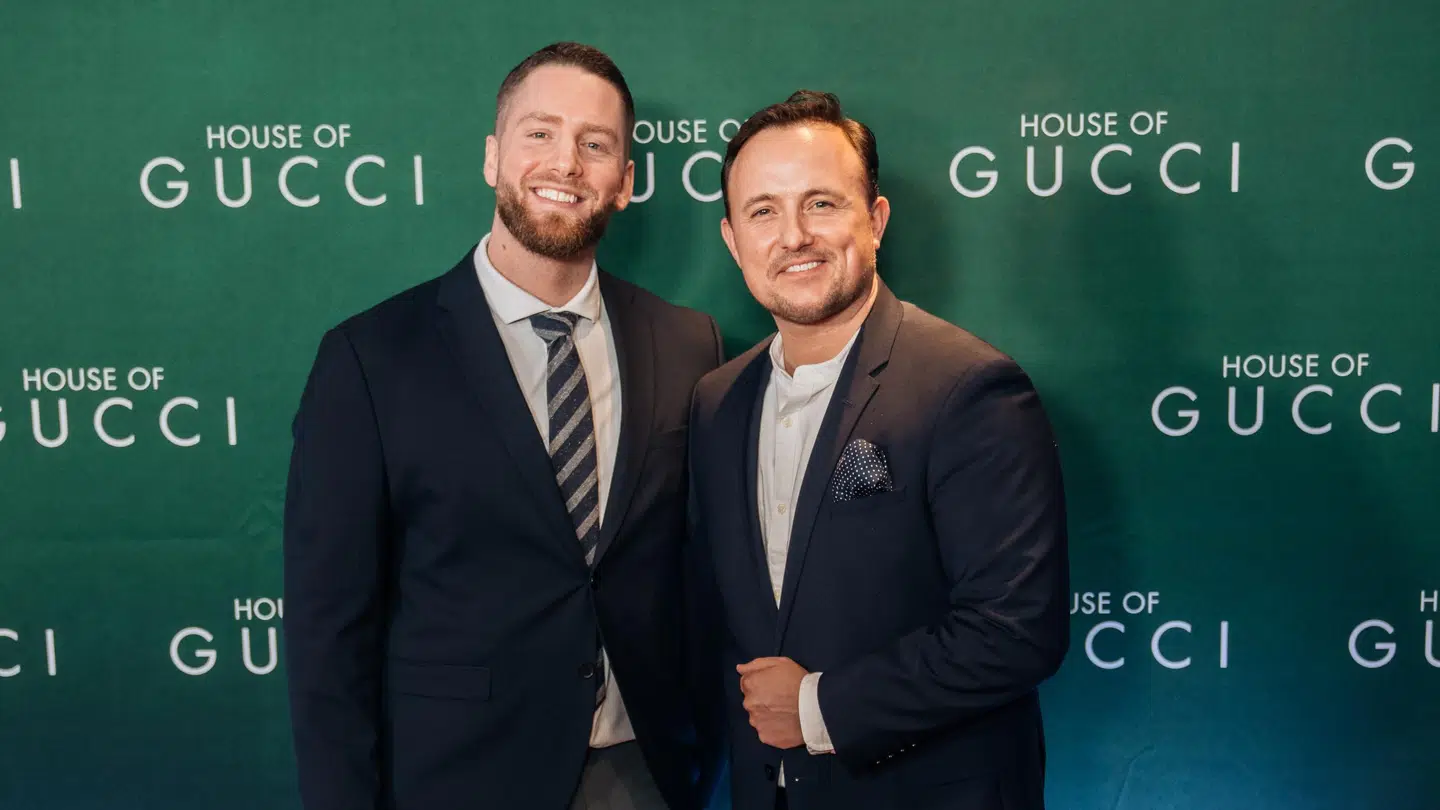 'Den store bagedyst'-vinderen Sæþór Kristínsson og kæresten, 'Vild med dans'-danseren Thomas Evers Poulsen til gallapremiere på 'House of Gucci' i Imperial onsdag 1. december, hvor B.T. talte med parret.