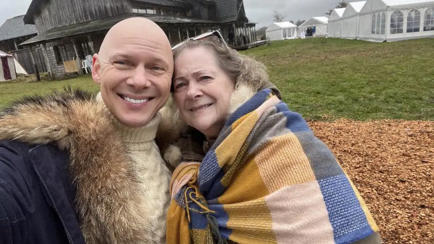 Jim Lyngvild med sin mor, Kirsten Petersen.