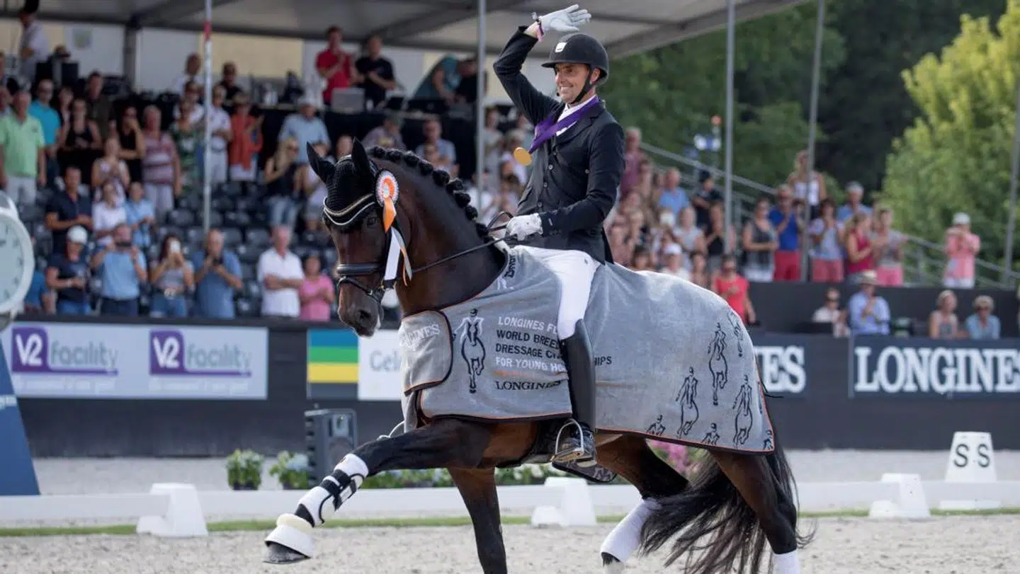 Andreas Helgstrand er selv en voldsomt dygtig rytter. Her ses han ved Unghesteverdensmesterskabet i Ermelo, Holland, hvor han vandt på avlshingsten Revolution.