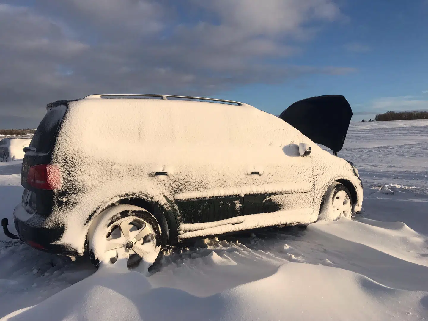 Andreas bil var helt forfrossen dagen efter stormen. Foto: Privat