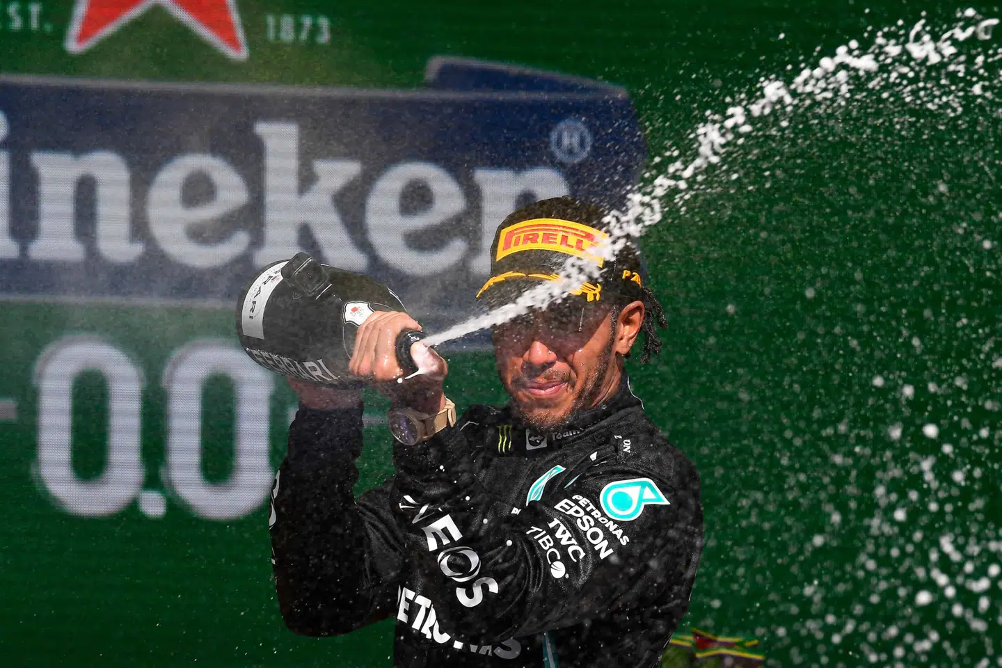 Med en sejr i Jeddah kan Lewis Hamilton reducere afstanden til Max Verstappen til et enkelt point inden årets sidste Formel 1-løb i Abu Dhabi i den kommende weekend.