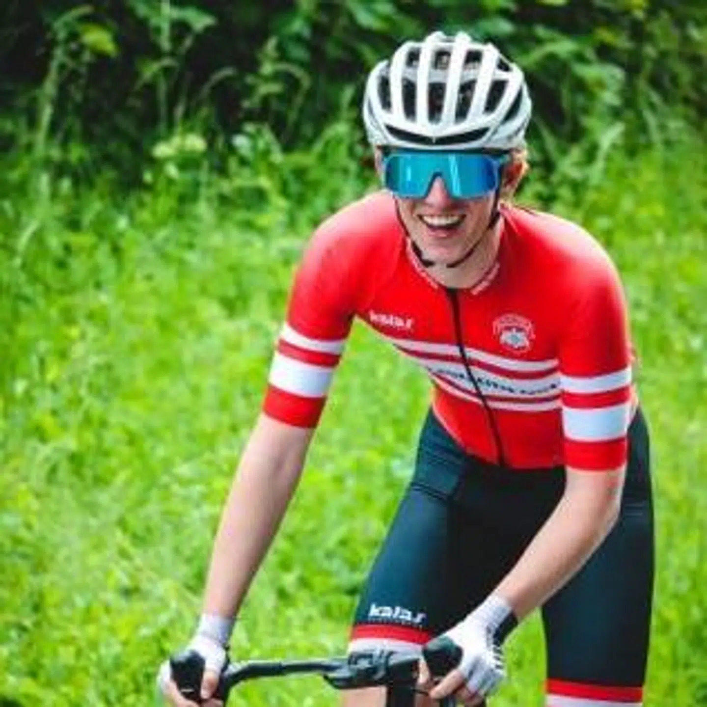 En bilist var tæt på at køre Joachim Farshøj af vejen, men det kom heldigvis ikke dertil, fortæller den 19-årige.