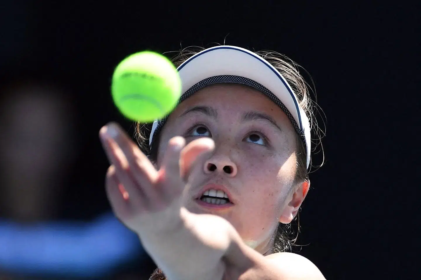 (FILES) This file photo taken on January 13, 2019 shows China's Peng Shuai serving the ball during a practice session ahead of the Australian Open tennis tournament in Melbourne. - Peng, one of China's top tennis stars, has accused a top Beijing politician, former vice premier Zhang Gaoli, of forcing her into sex and posted details of a relationship between the two in explosive allegations that censors have raced to scrub from social media. (Photo by WILLIAM WEST / AFP) / - -IMAGE RESTRICTED TO EDITORIAL USE - NO COMMERCIAL USE- -