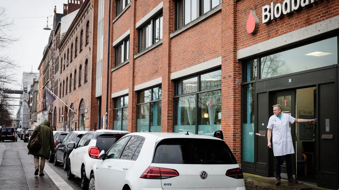 Ifølge Morten Bagge Hansen, der er ledende overlæge og chef for Rigshospitalet blodbank på Blegdamsvej, mangler der parkeringspladser til de mange frivillige bloddonorerne. Blodbanken laver årligt op mod 25.000 blodtapninger. Foto: Mette Ovgaard/Byrd