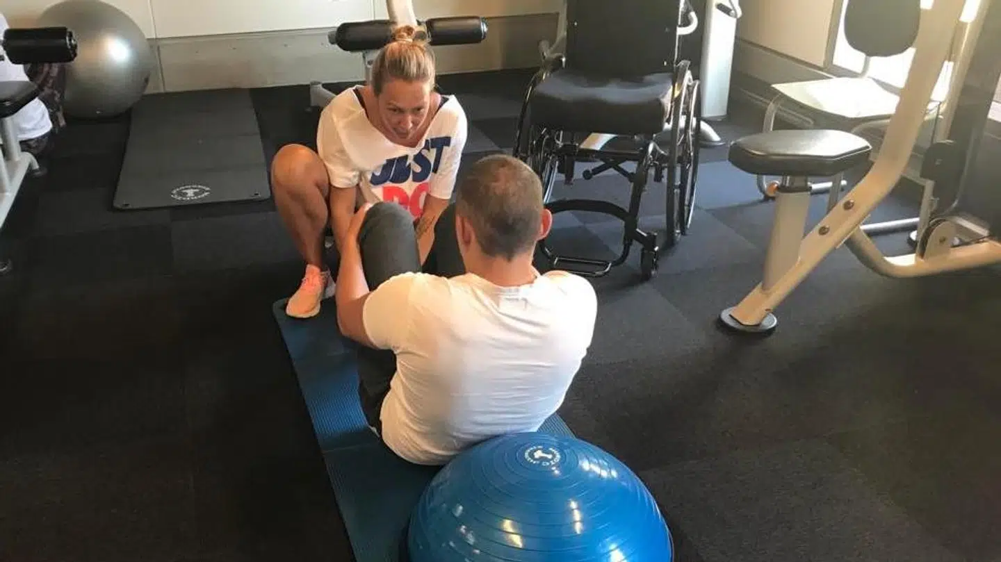 Efter Matilde fik spængt to blodkar, måtte hun sætte fysioterapeutstudiet på pause. Men så snart hun var frisk nok igen, færdiggjorde hun det og gik ikke én dag arbejdsløs, før Genoptræning Danmark hyrede hende.