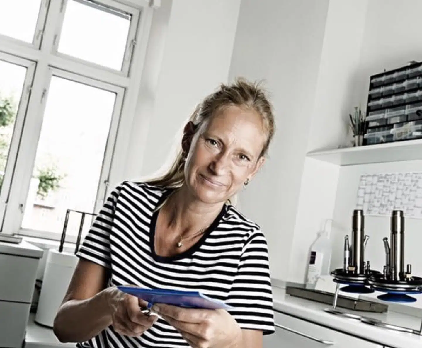 Lotte Berger Hansen, der sad to timer i kø fordelt på to opkald.