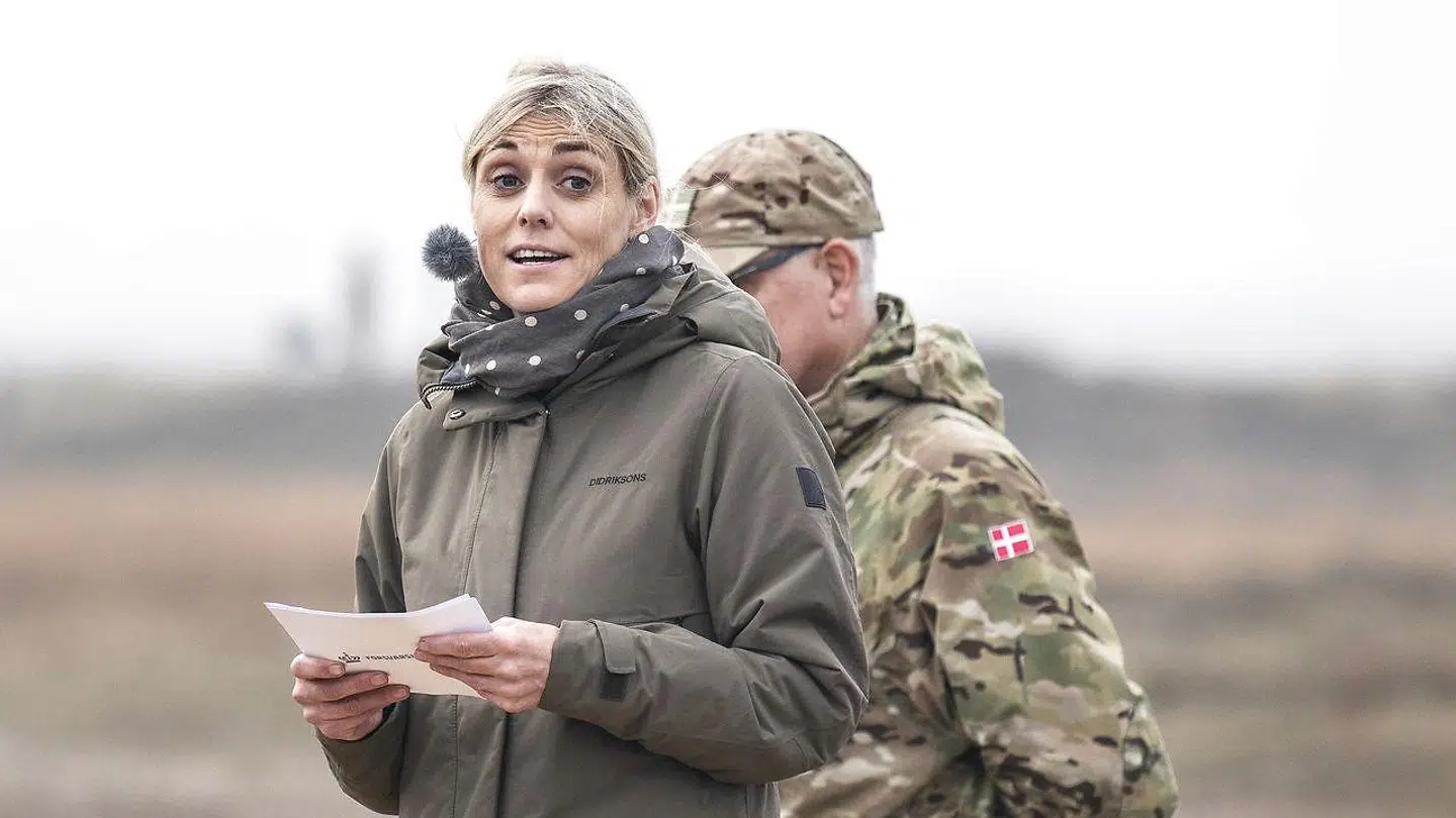 Forsvarsminister Trine Bramsen forklarer, at UFOer kan udgøre en sikkerhedsrisiko. I hvert fald teoretisk set.