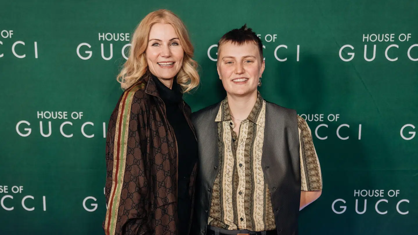 Tidligere statsminister Helle Thorning-Schmidt med datteren Milo til gallapremiere på 'House of Gucci' i Imperial onsdag 1. december, hvor B.T. talte med hende.