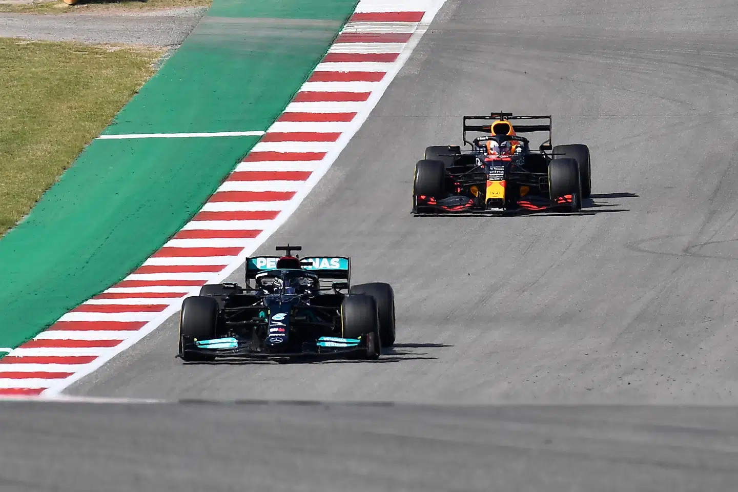 Mercedes er hurtigere end Red Bull på langsiderne - men det skyldes ikke kun hestekræfter.