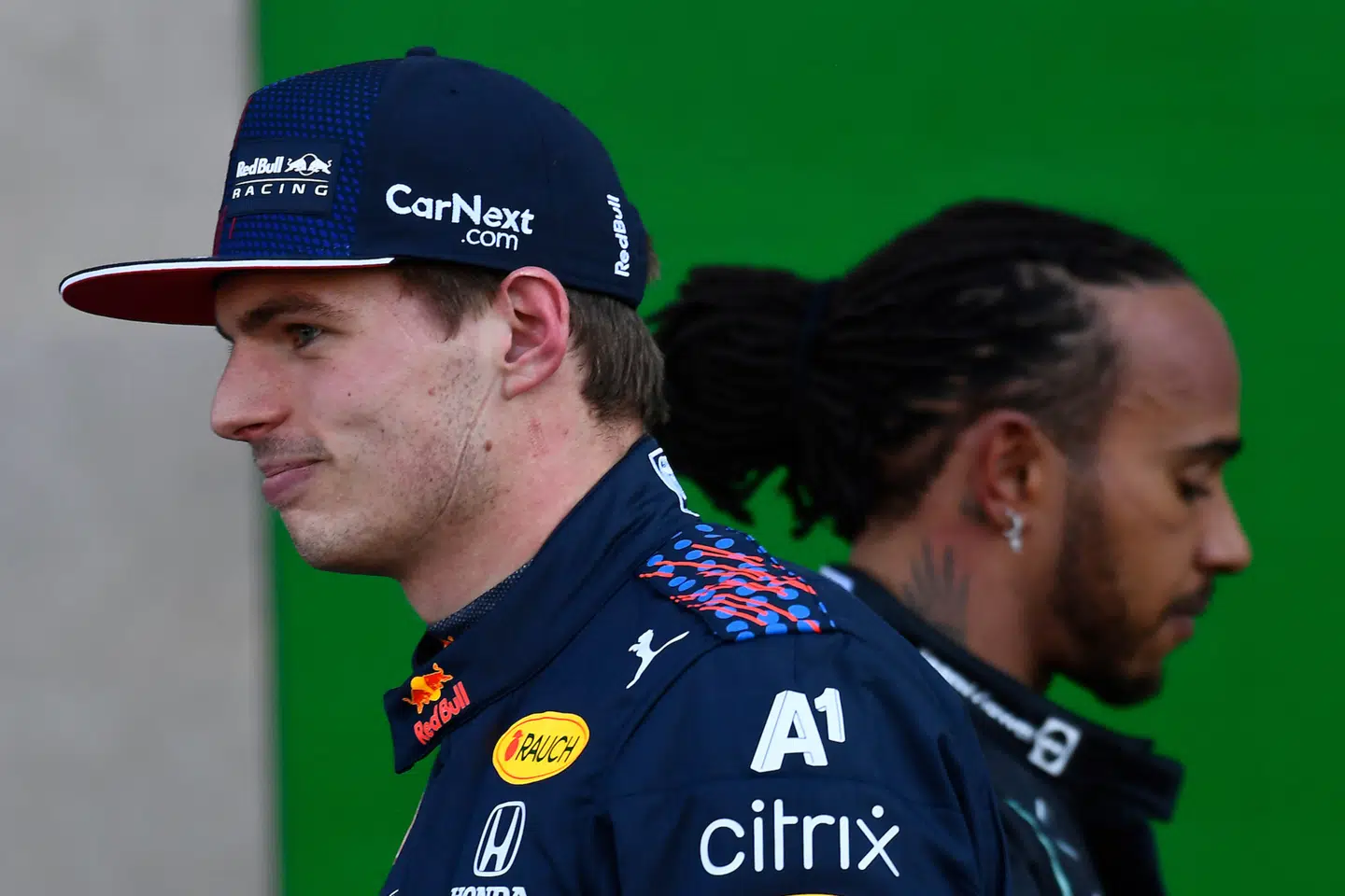 Max Verstappen (t.v.) og Lewis Hamilton er hovedpersonerne i den mest spændende VM-kamp i mange år.