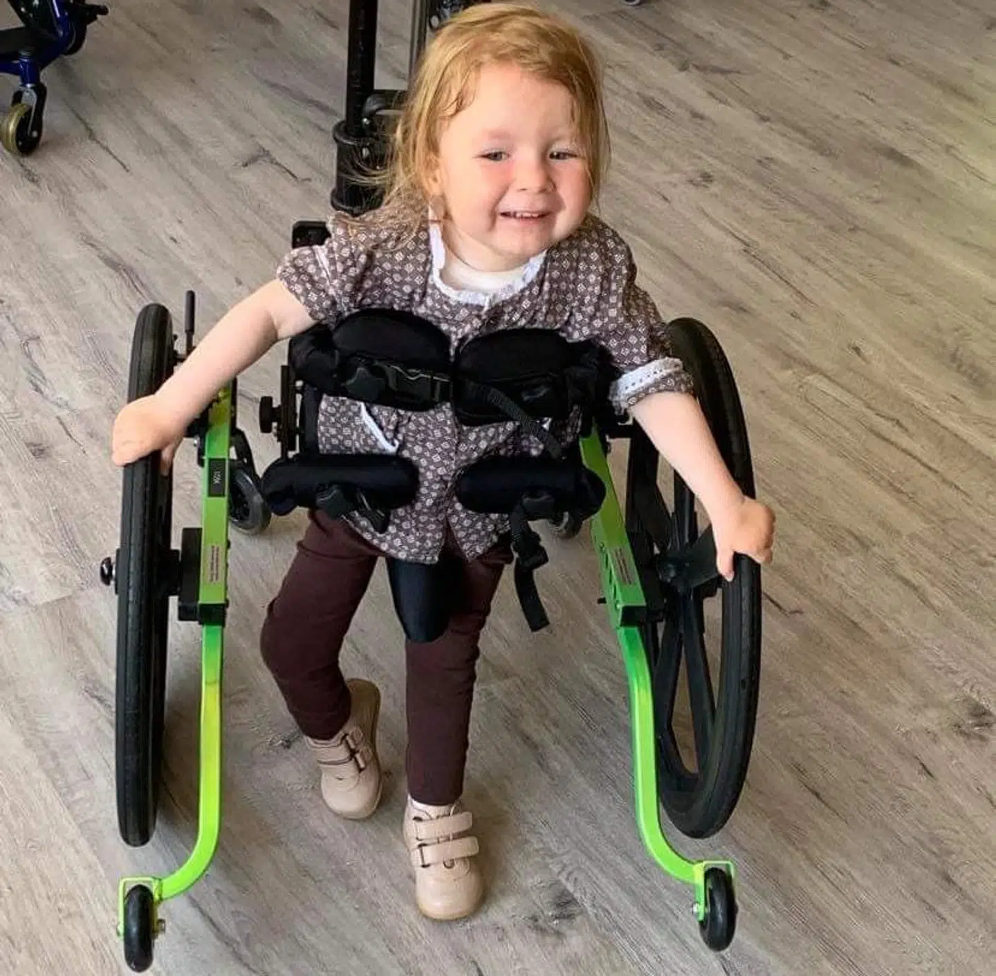 Olivia lider af spinal muskelatrofi. Hun har ikke fået medicin direkte fra fødslen, men er alligevel så 'heldig', at sygdommen er opdaget tidligt i forløbet, så hun kunne få behandling. Børn over seks år er udelukket fra behandling i Danmark. Foto: Privat.