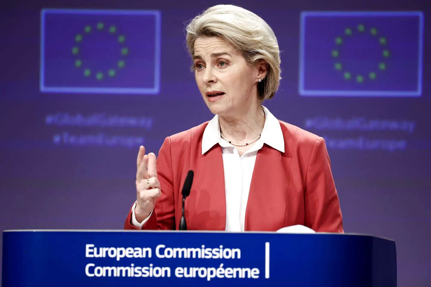 - Vi skal håbe på det bedste, men forberede os på det værste, siger Ursula von der Leyen om ny coronavariant. Kenzo Tribouillard/Ritzau Scanpix