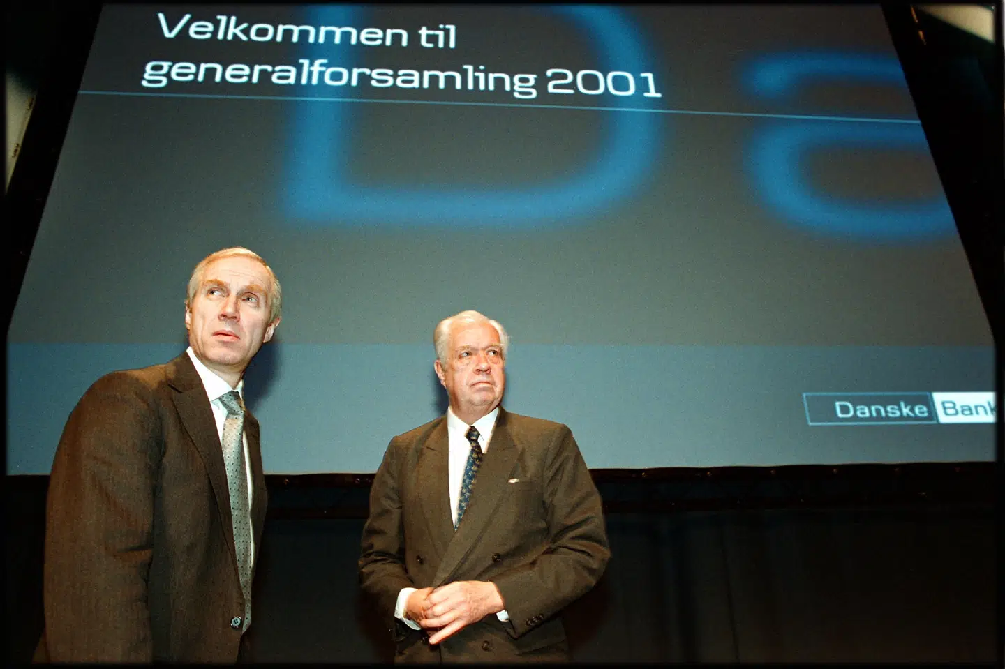 Poul Svanholm (th.) i 2001. Han var bestyrelsesformand i Danske Bank fra 1983 til 2003. (Arkivfoto) Bjarke ørsted/Ritzau Scanpix