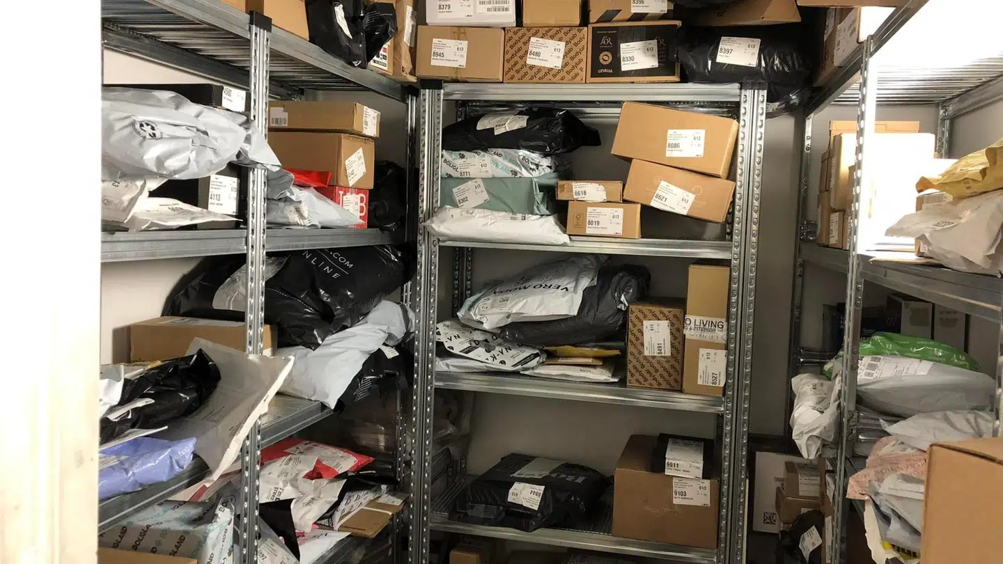 Det stikker helt af med mængden af pakker i Ørestad Minimarked. Foto: privatfoto