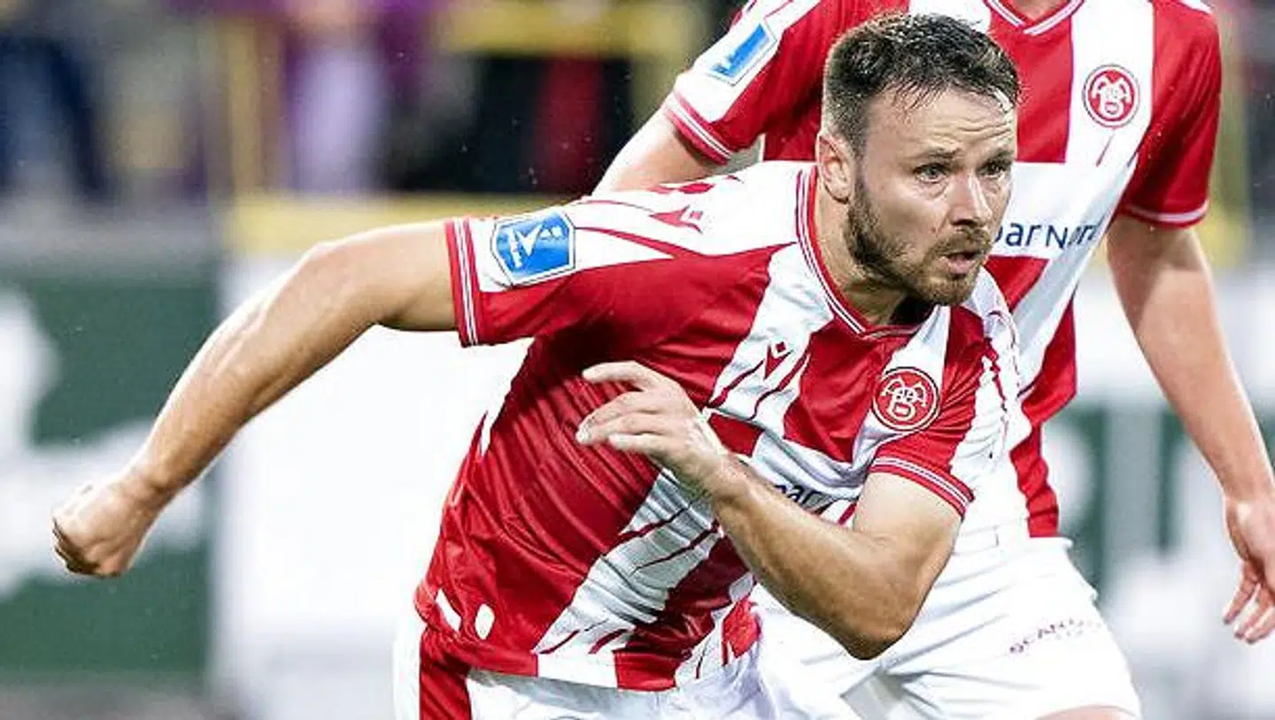 AaB's Kristoffer Pallesen i en tidligere kamp mod FCN. Søndag mødte han FCK, hvor klubbens fans undervejs sendte en hilsen mod Fyn og OB-legenden Lars Høgh.