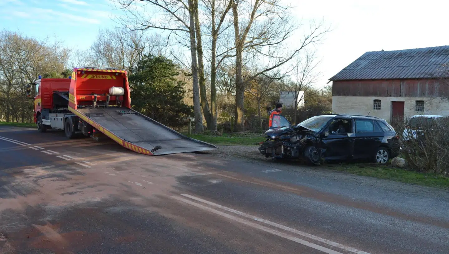 En af de forulykkede biler.