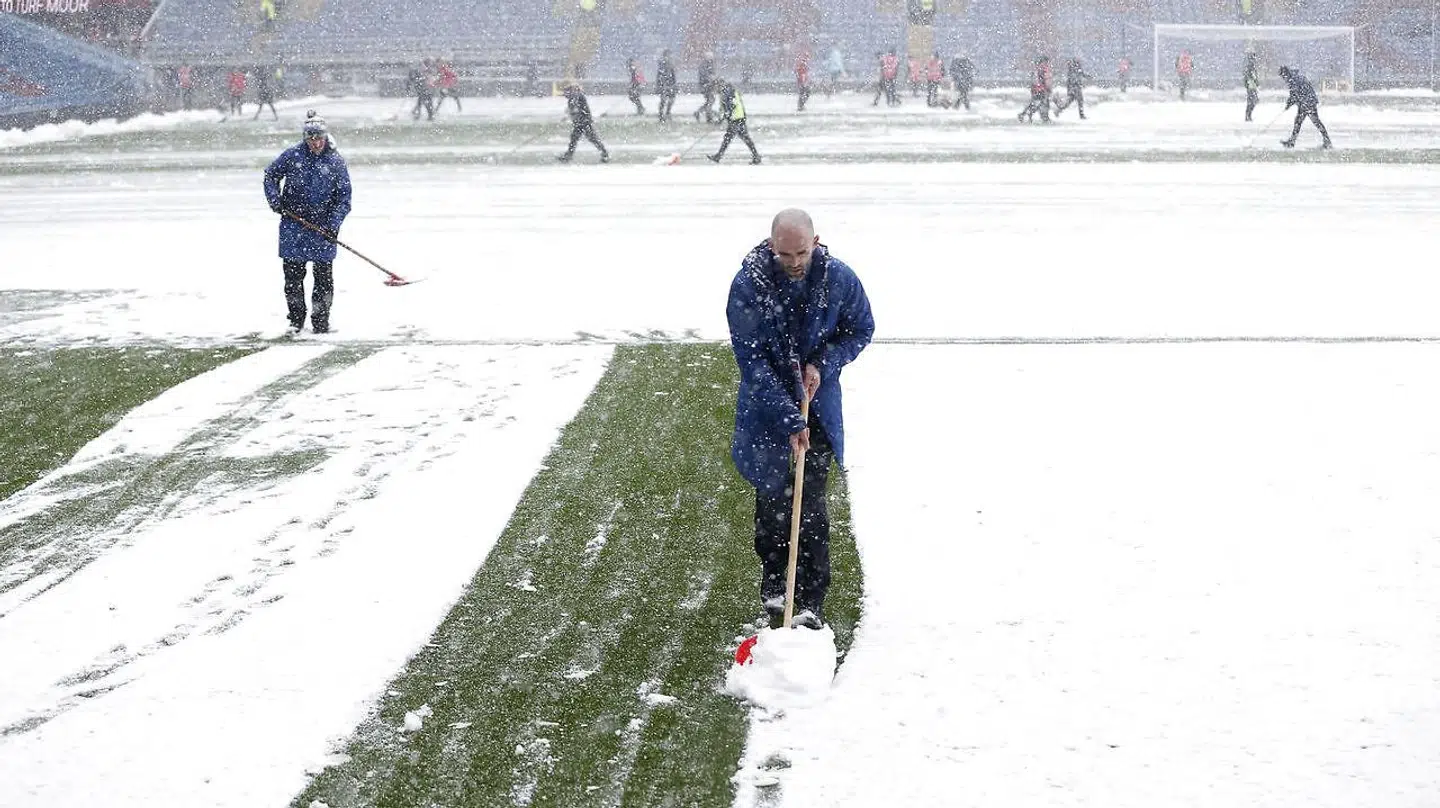 Søndagens kamp blev aflyst på grund af vildt snevejr.