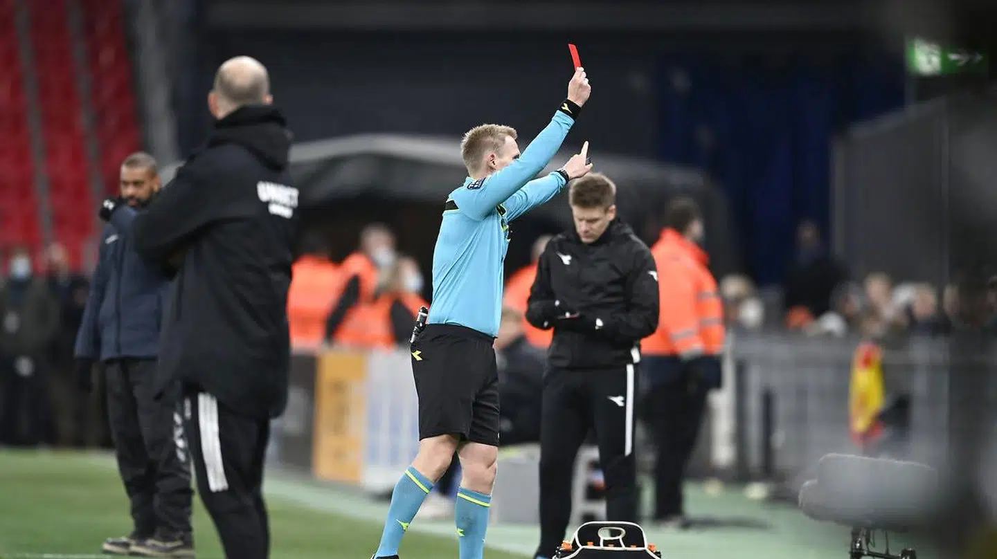 FCK's assistenttræner Jacob Neestrup blev undervejs i opgøret udvist.