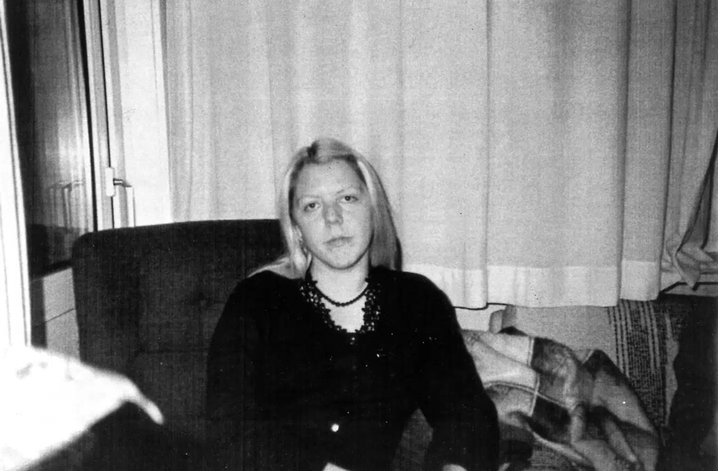 Den 28-årige korrespondent Anette Just Olesen blev dræbt i sin opgang i august 1990.