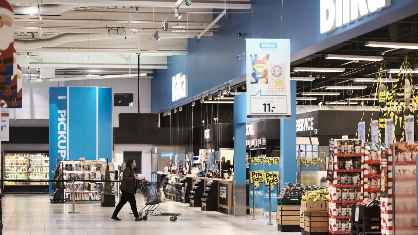 En enkelt besøgende går ind i Bilka fredag morgen. Foto: Byrd / Ricky Sam Winther