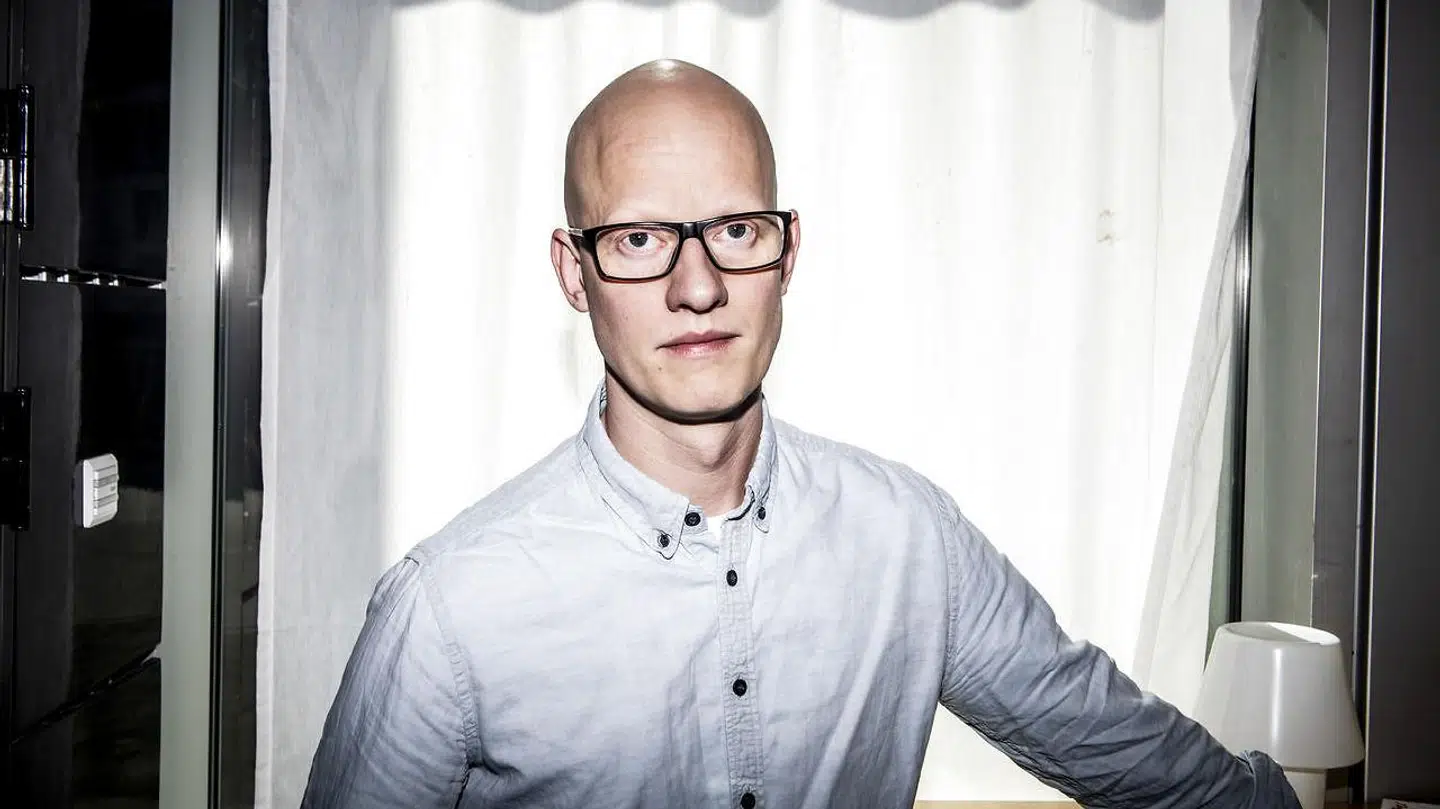 DRs dramachef, Christian Rank, fotograferet i kulisserne til 'Når støvet har lagt sig'. Han stoppede i stillingen 13. september.