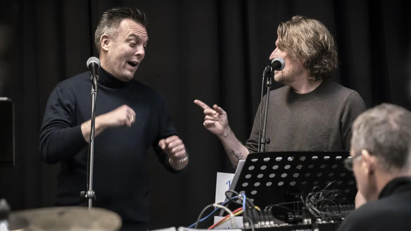 Mikkel Schrøder og Søren Sko er årets to gæstesolister, som her øver med Odense Politiorkester inden julekoncerterne. Foto: Henning Rix