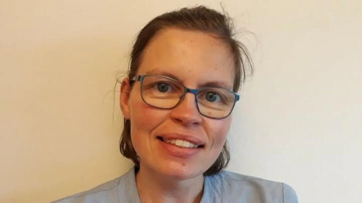 Freyja Egilsdottir Mogensen blev dræbt den 29. januar i år. Hun blev 43 år. Freyja Egilsdottir Mogensen vidste godt, at den tiltalte, det vil sige hendes tidligere samlever, havde slået en anden ekskæreste ihjel, da de indledte forholdet. Hun var nemlig papmor til sønnen fra det tidligere forhold. Hun var sikker på, at det ikke ville ske igen.