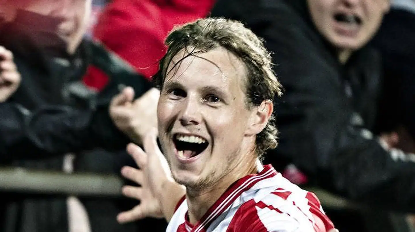 AaB's Anders Hagelskjær har scoret til 2-0 i kampen mod OB.