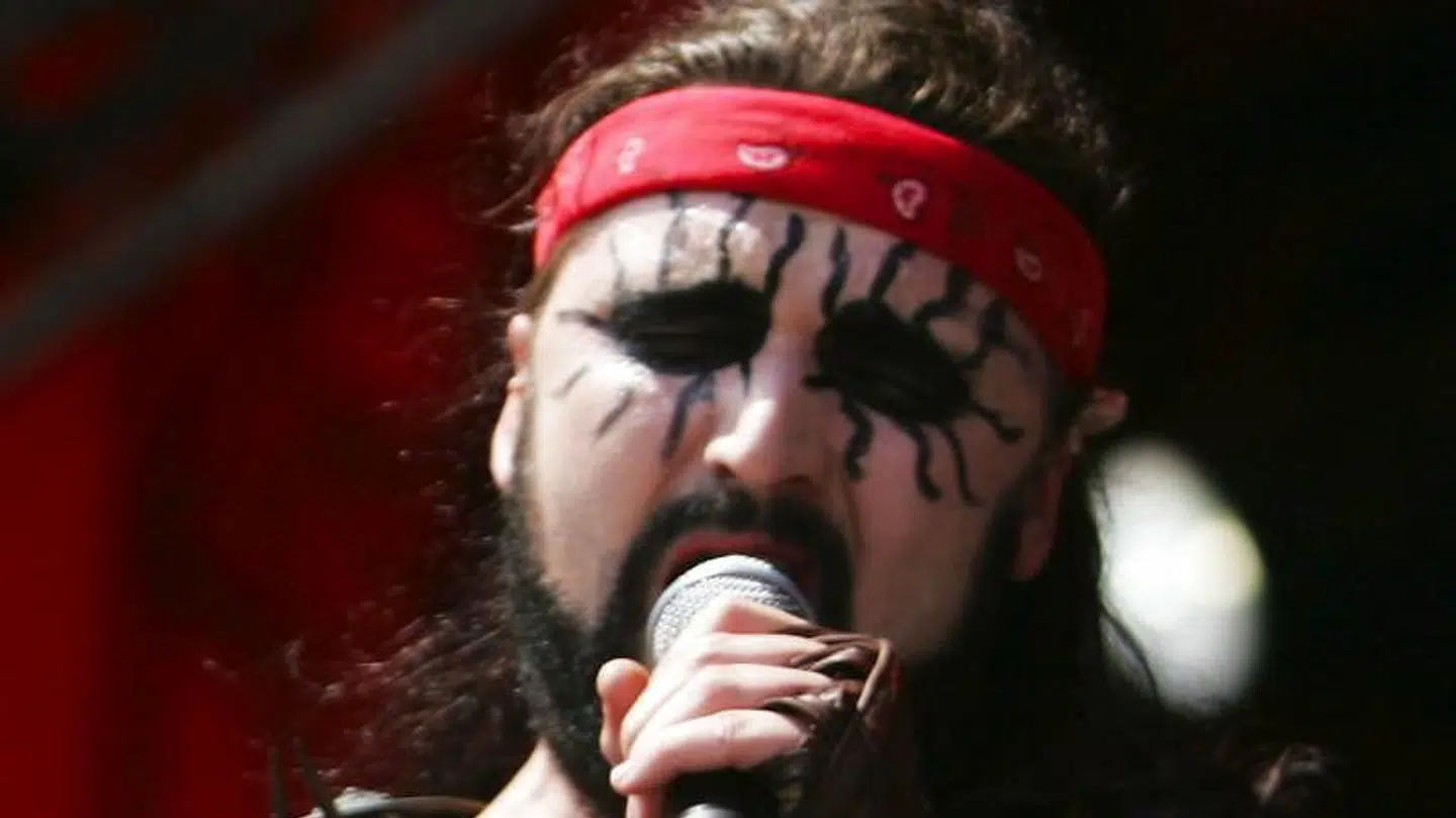 Hank von Hell i front for Turbonegro på Roskilde Festival i 2005.