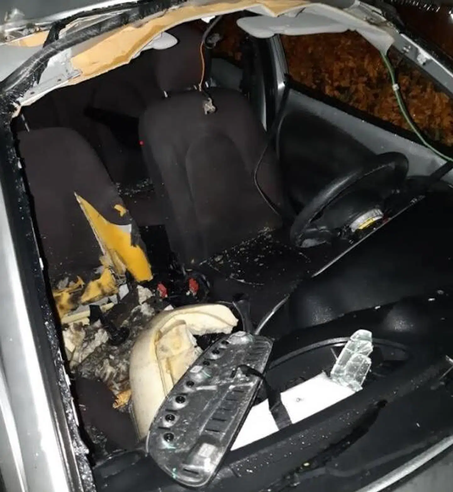 Sådan ser bilen ud efter eksplosionen.