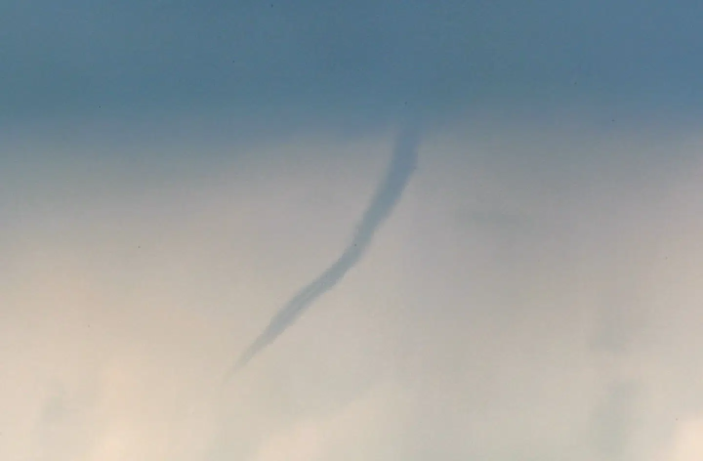 Her ses lillebror til tornadoen, nemlig skypumpen, som ses årligt i Danmark. De er som regel ufarlige og kan kun forårsage mindre skader.
