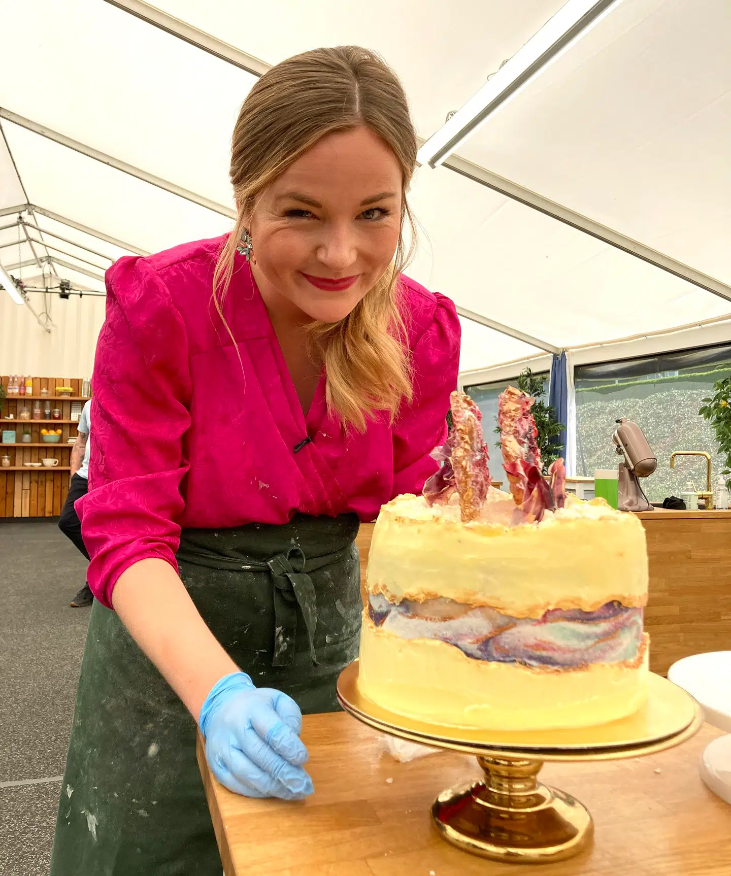 Skøre idéer, farver og former - det er, hvad der har præget Anna-Kathrines bagværk igennem programmet, siger hun.