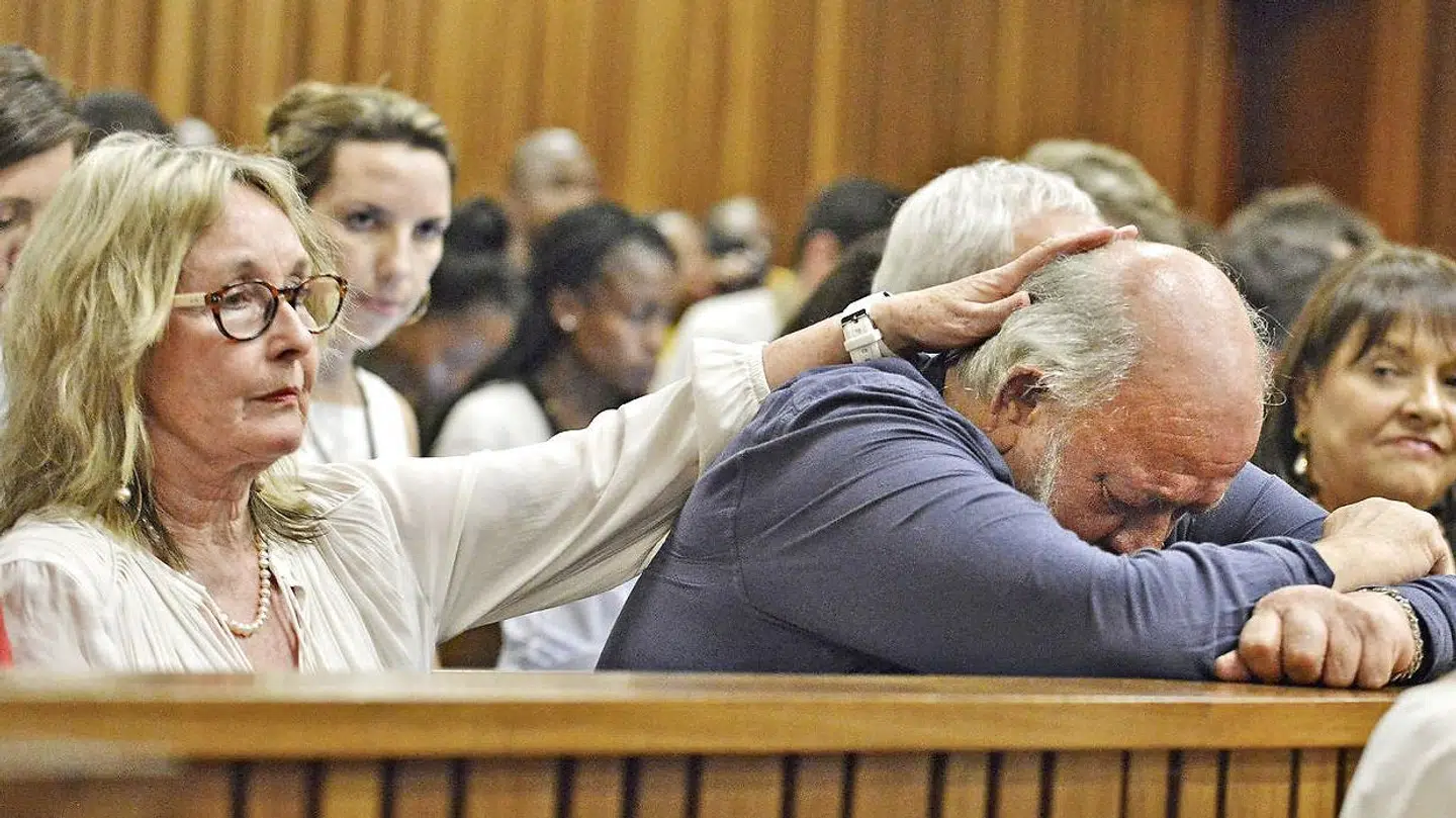 Reeva Steenkamps forældre, June og Barry Steenkamp, i retten den 15. oktober 2014.