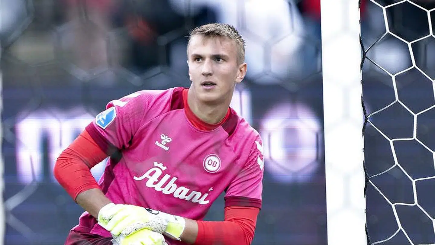 OBs målmand Hans Christian Bernat har taget skridtet fra akademiet til at være førstevalg mellem stængerne i Superliga-truppen.