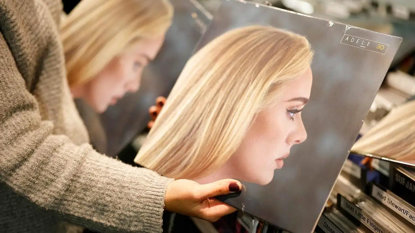Adele har netop udgivet sit første album i 6 år. Titlen er '30.'