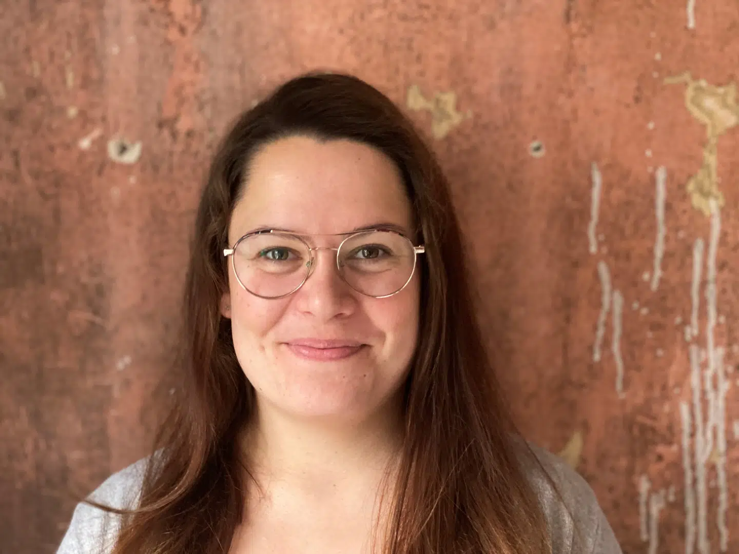 Pernille Ring Pedersen fandt en fejl på sin lønseddel. Det gav hende og kollegaerne næsten en halv million kroner.