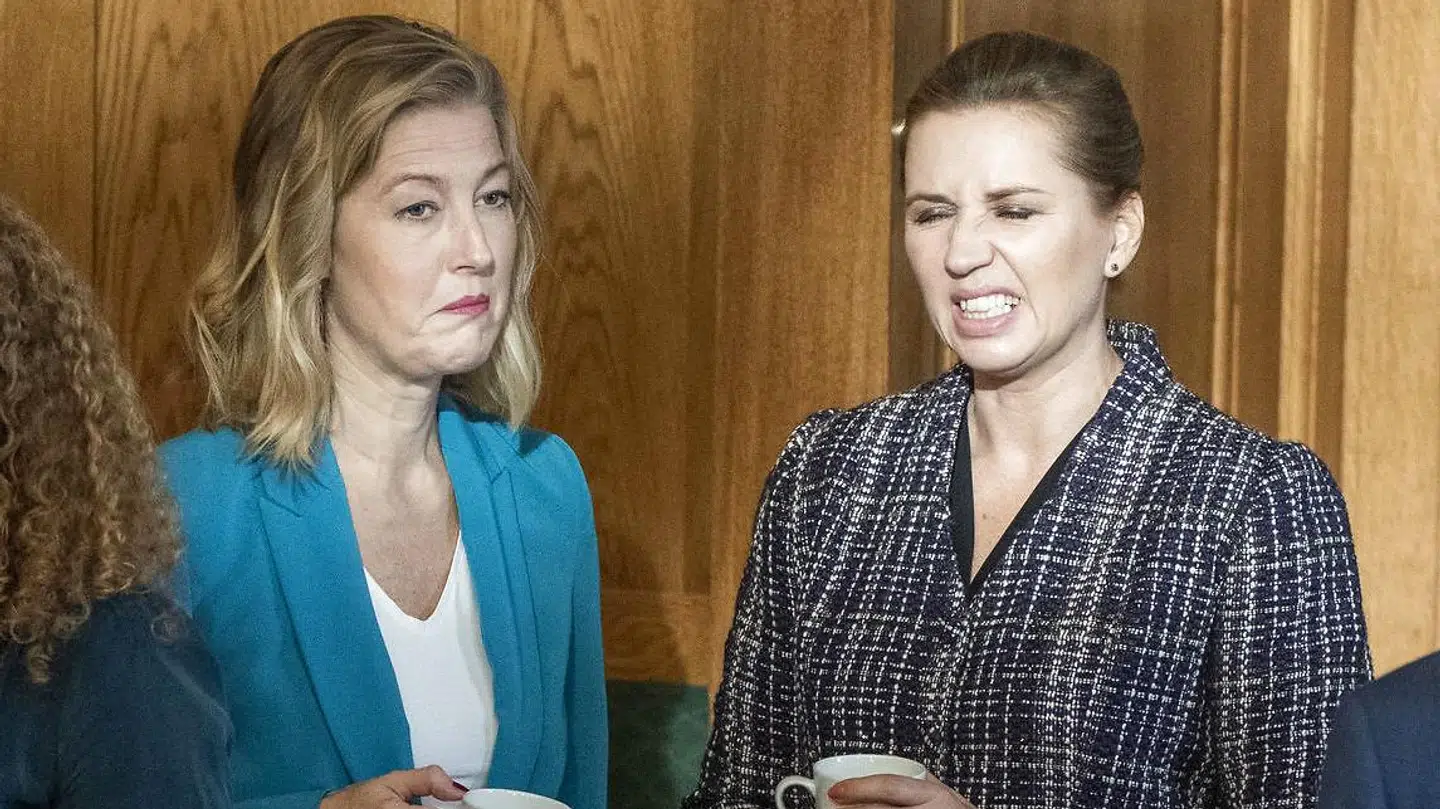 Sofie Carsten Nielsen (R) og Statsminister Mette Frederiksen (S)
