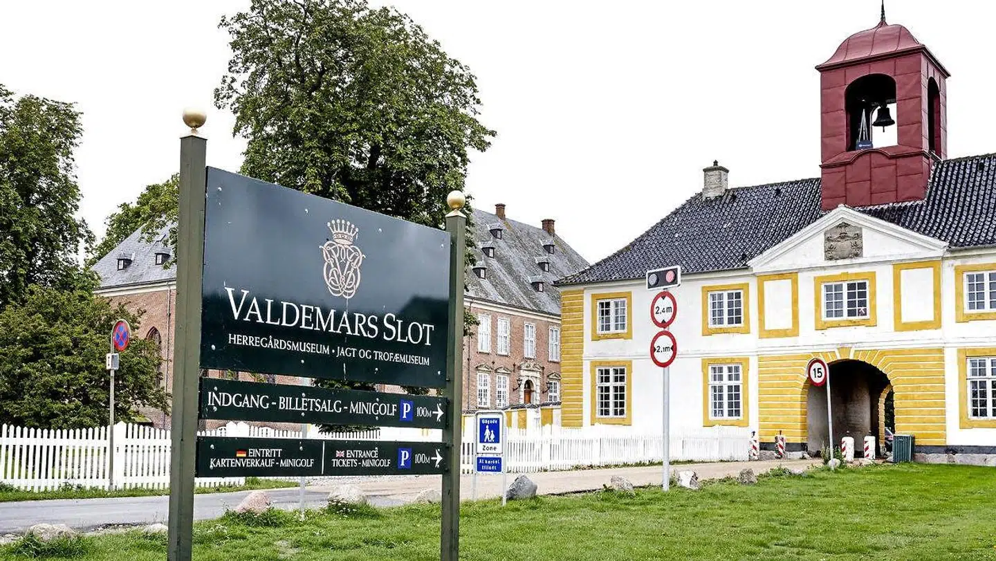 Valdemars Slot ligger skønt, men Caroline Fleming og hendes søster kan ikke blive enige om slottets fremtid.
