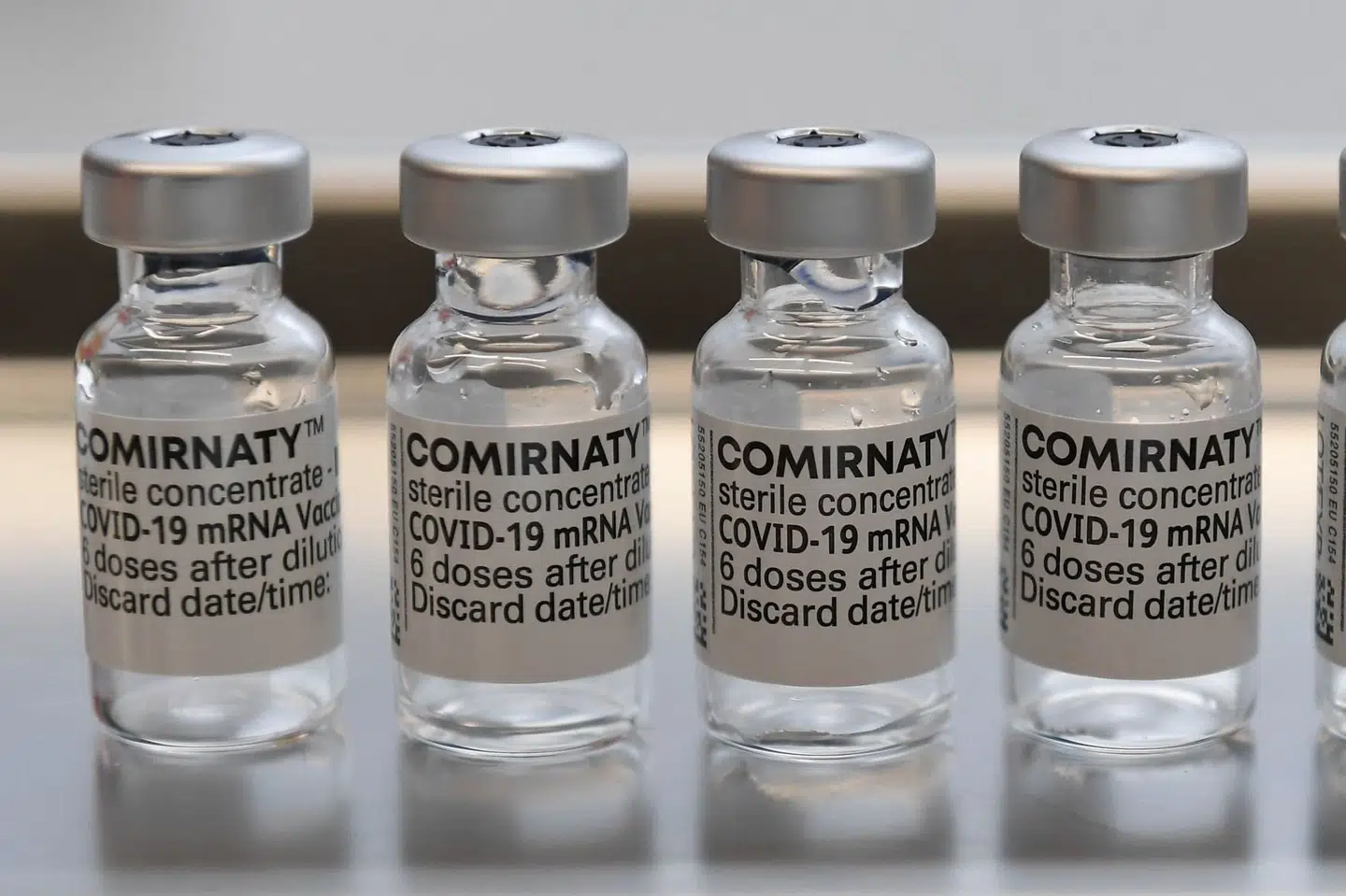 Pfizer-vaccinens beskyttelse mod indlæggelser er på 77 procent for folk over 65 år cirka et halvt år efter vaccinationstidspunktet. (Arkivfoto). Christof Stache/Ritzau Scanpix