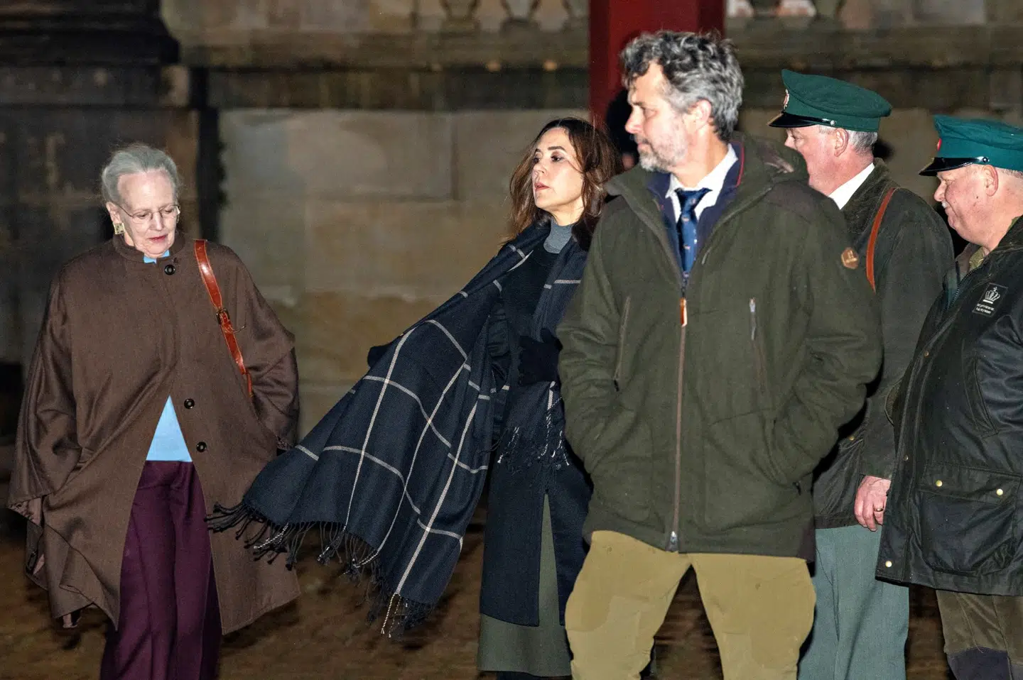 Dronning Margrethe og kronprinsesse Mary var ikke med på jagt, men tog imod mændene inden det det efterfølgende taffel på Fredensborg Slot.