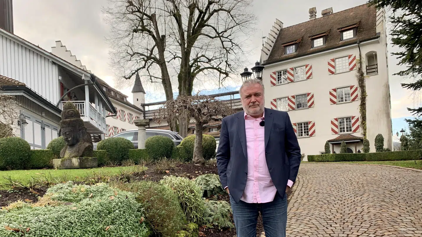 Lars Seier har i mange år været fast mand på listen over Danmarks rigeste. Han ejer blandt andet et slot i Schweiz samt flere luksusbiler.