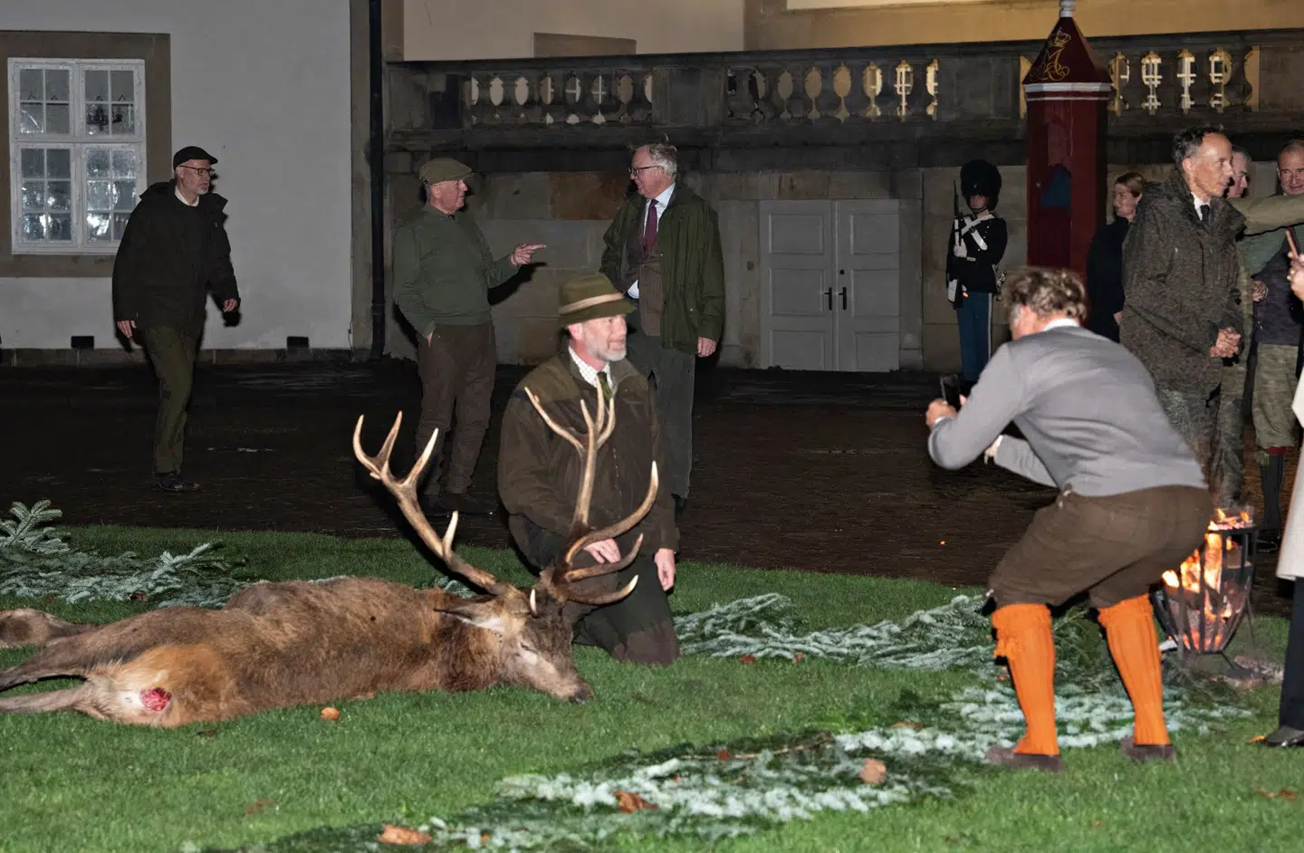 En gæst poserer med sit bytte.